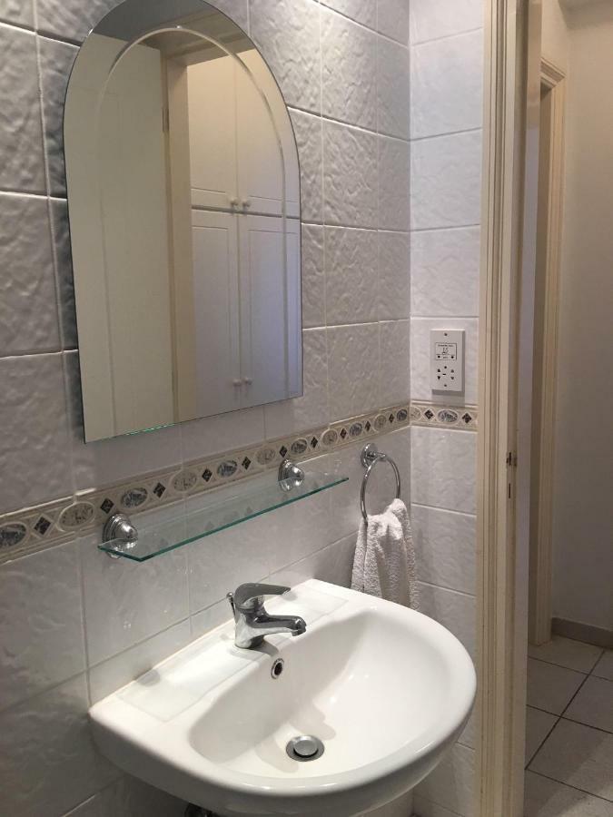 Limnaria Gardens - Modern 1 Bed, Walk To Beach & Shops Pafos Exterior foto