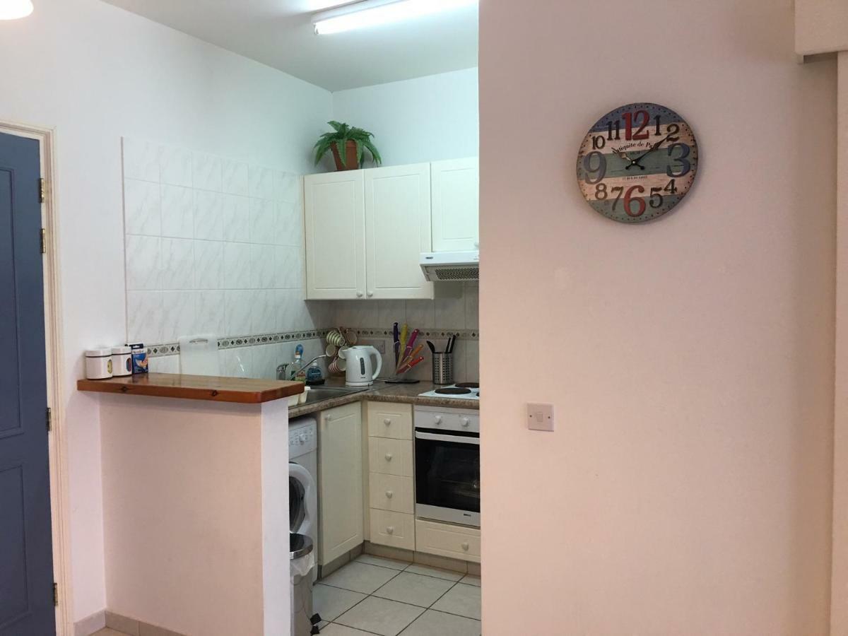 Limnaria Gardens - Modern 1 Bed, Walk To Beach & Shops Pafos Exterior foto