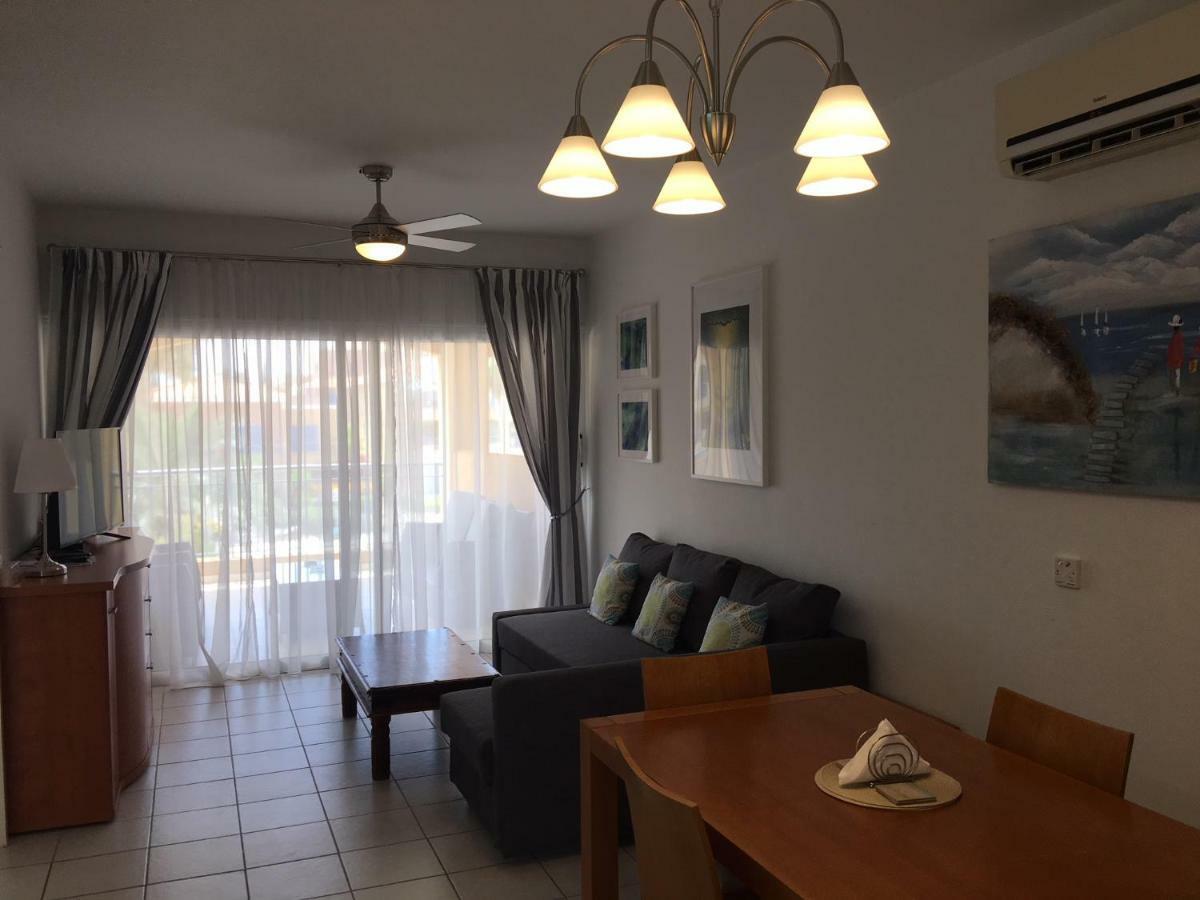 Limnaria Gardens - Modern 1 Bed, Walk To Beach & Shops Pafos Exterior foto