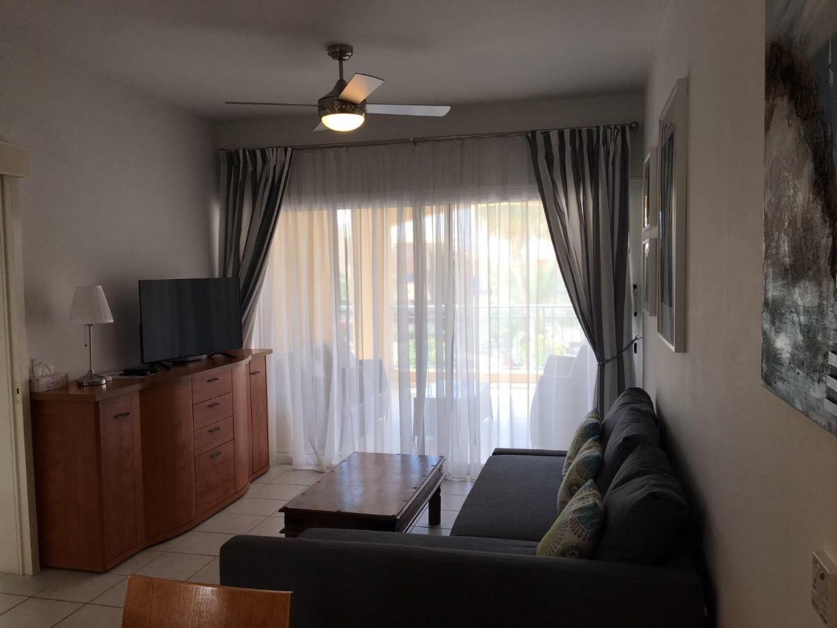 Limnaria Gardens - Modern 1 Bed, Walk To Beach & Shops Pafos Exterior foto